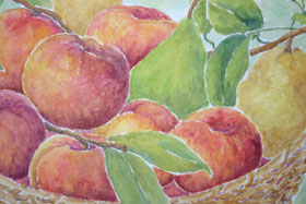 Particolare di cesto in vimini con pesche e pere